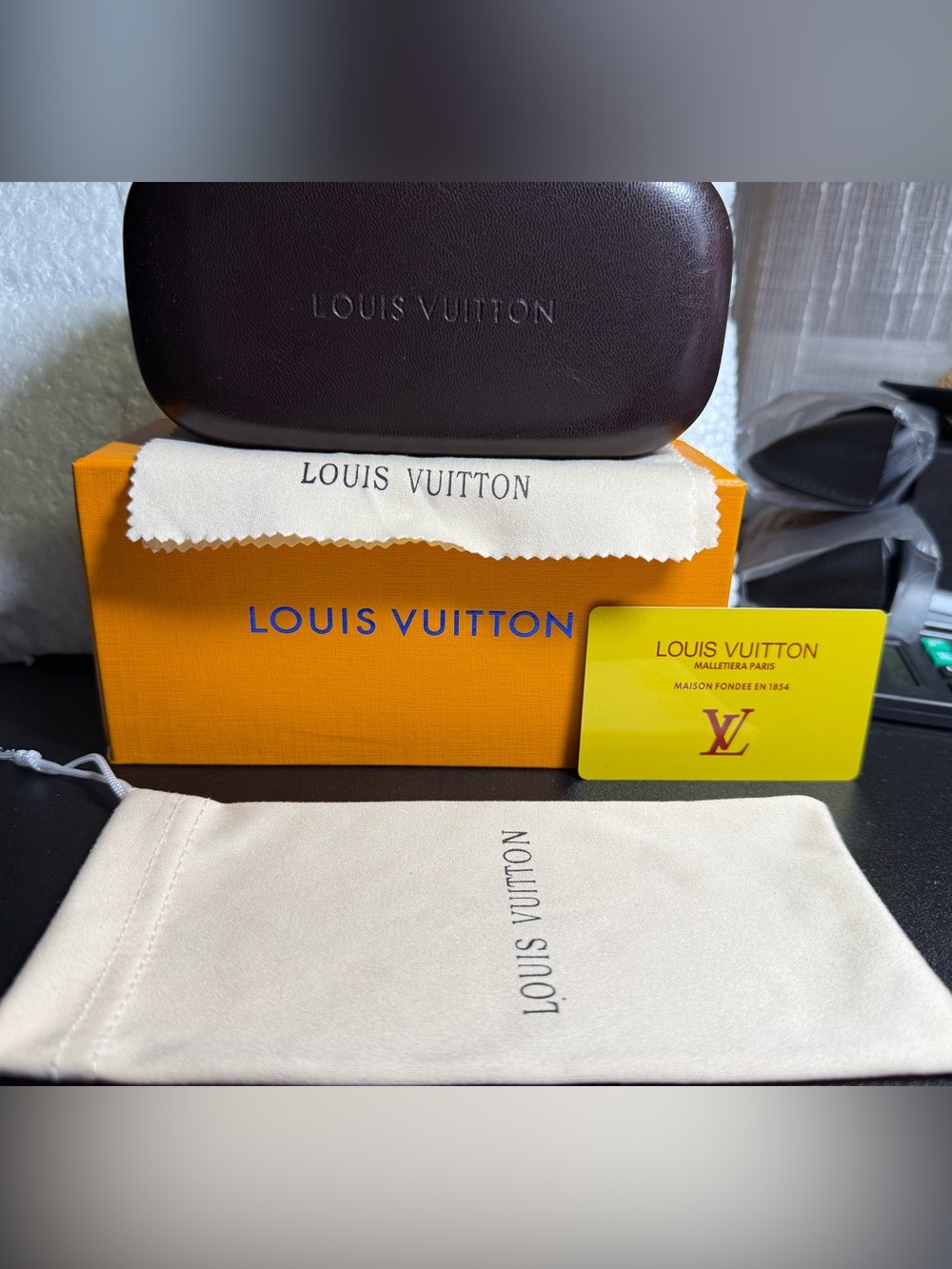 Louis Vuitton Black Metal Logo-Arm Sunglasses - Picture 4 of 4